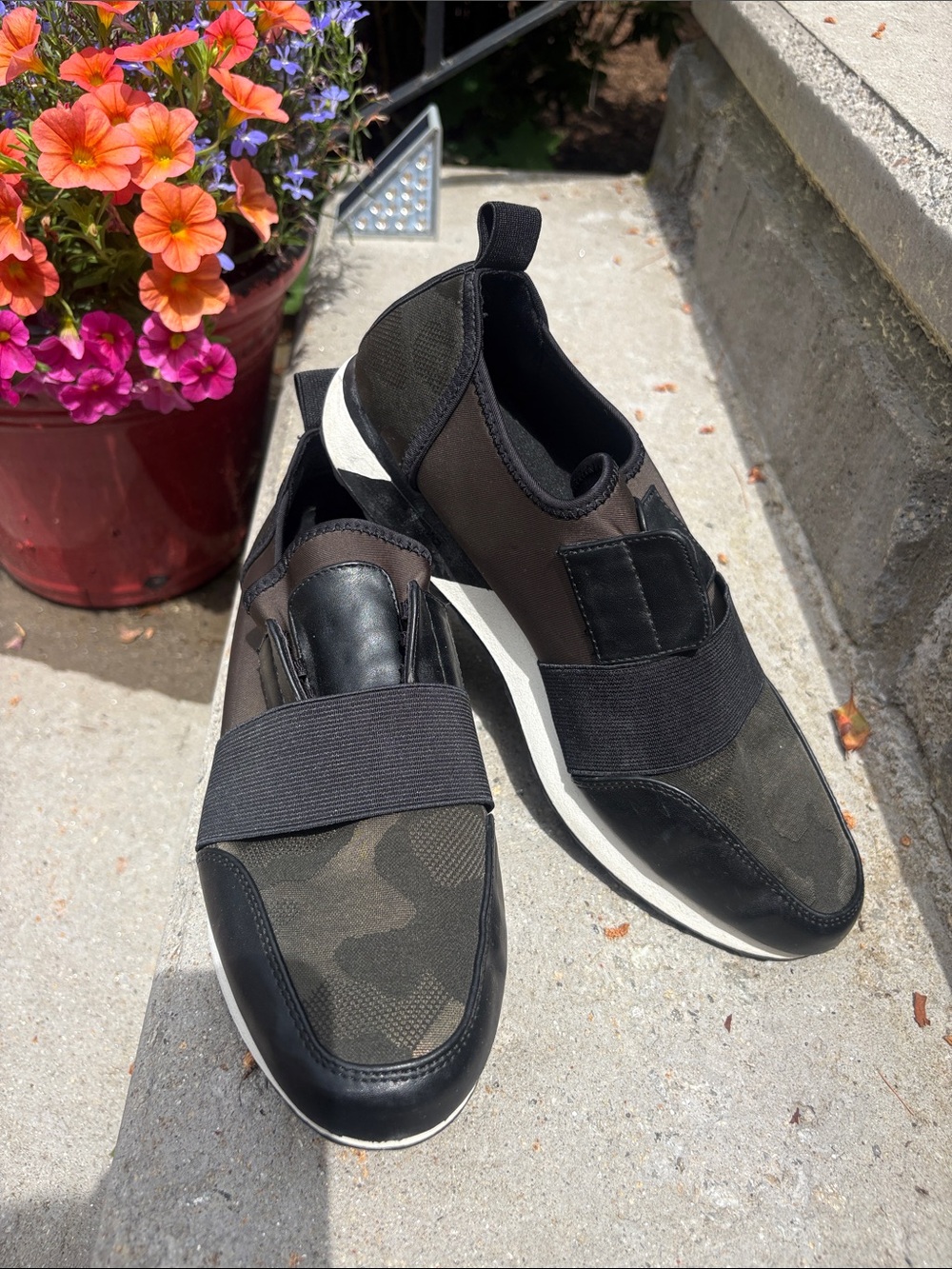 Fun women’s slip on camo sneaker, new without box. Womens 10.